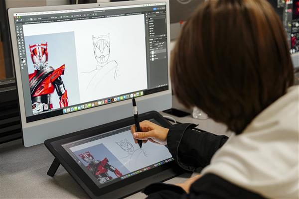 Commercial Art and Advertising Design students working on computers